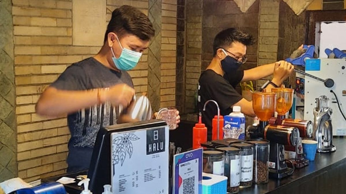 Cangkruk Santai di Jantung Cilacap: Kopi yang Menghanyutkan